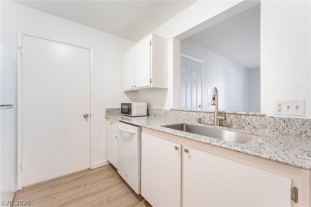 230 Mission Newport Lane 105, Las Vegas, NV 89107