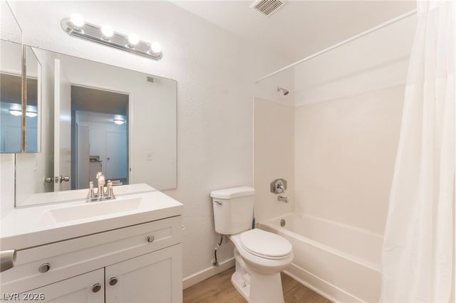 230 Mission Newport Lane 105, Las Vegas, NV 89107