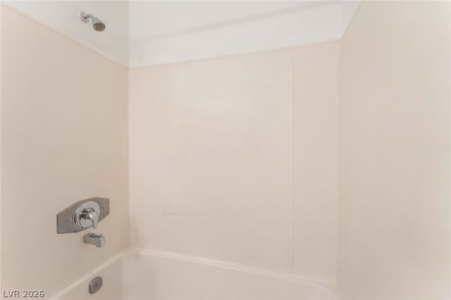 230 Mission Newport Lane 105, Las Vegas, NV 89107