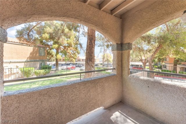 230 Mission Newport Lane 105, Las Vegas, NV 89107