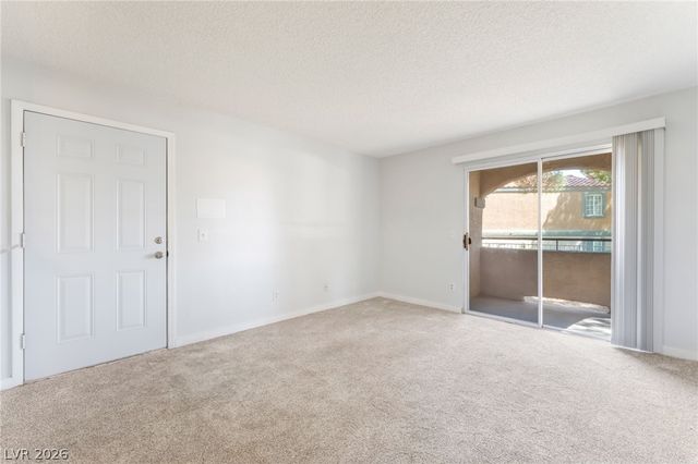 230 Mission Newport Lane 105, Las Vegas, NV 89107