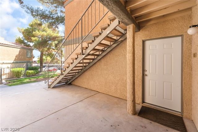 230 Mission Newport Lane 105, Las Vegas, NV 89107
