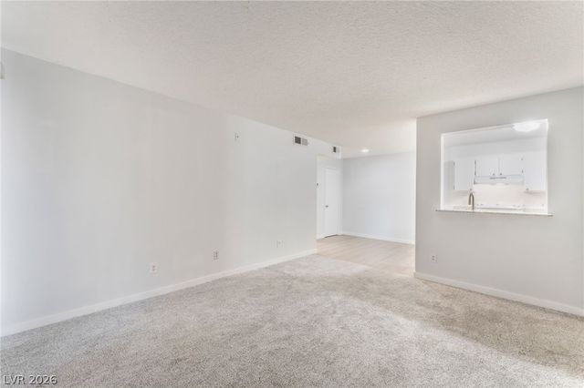 230 Mission Newport Lane 105, Las Vegas, NV 89107