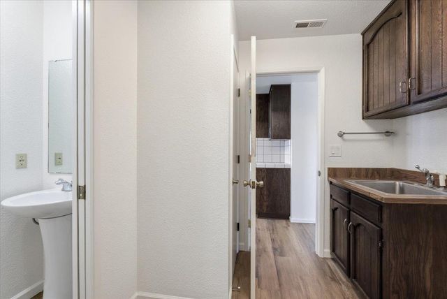 2315 W Vine St, Lodi, CA 95242