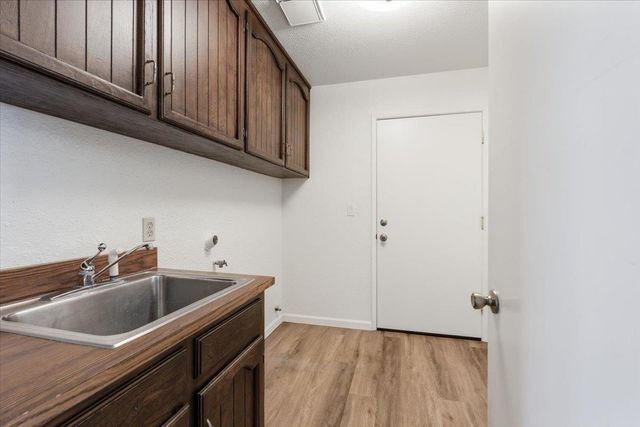 2315 W Vine St, Lodi, CA 95242