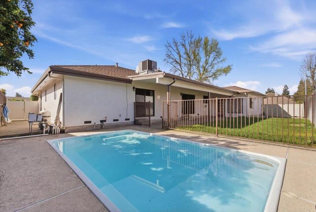 2315 W Vine St, Lodi, CA 95242