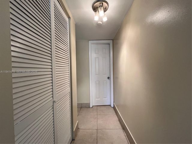 3700 NW 21st Street 304, Lauderdale Lakes, FL 33311
