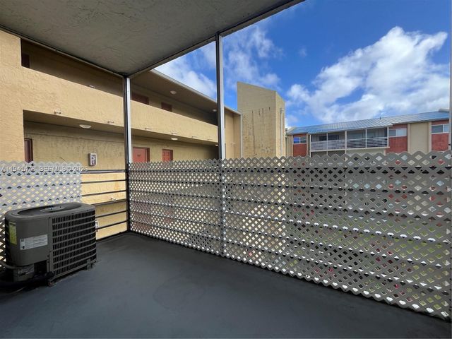 3700 NW 21st Street 304, Lauderdale Lakes, FL 33311