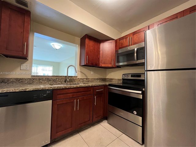 3700 NW 21st Street 304, Lauderdale Lakes, FL 33311