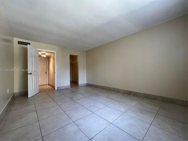 3700 NW 21st Street 304, Lauderdale Lakes, FL 33311