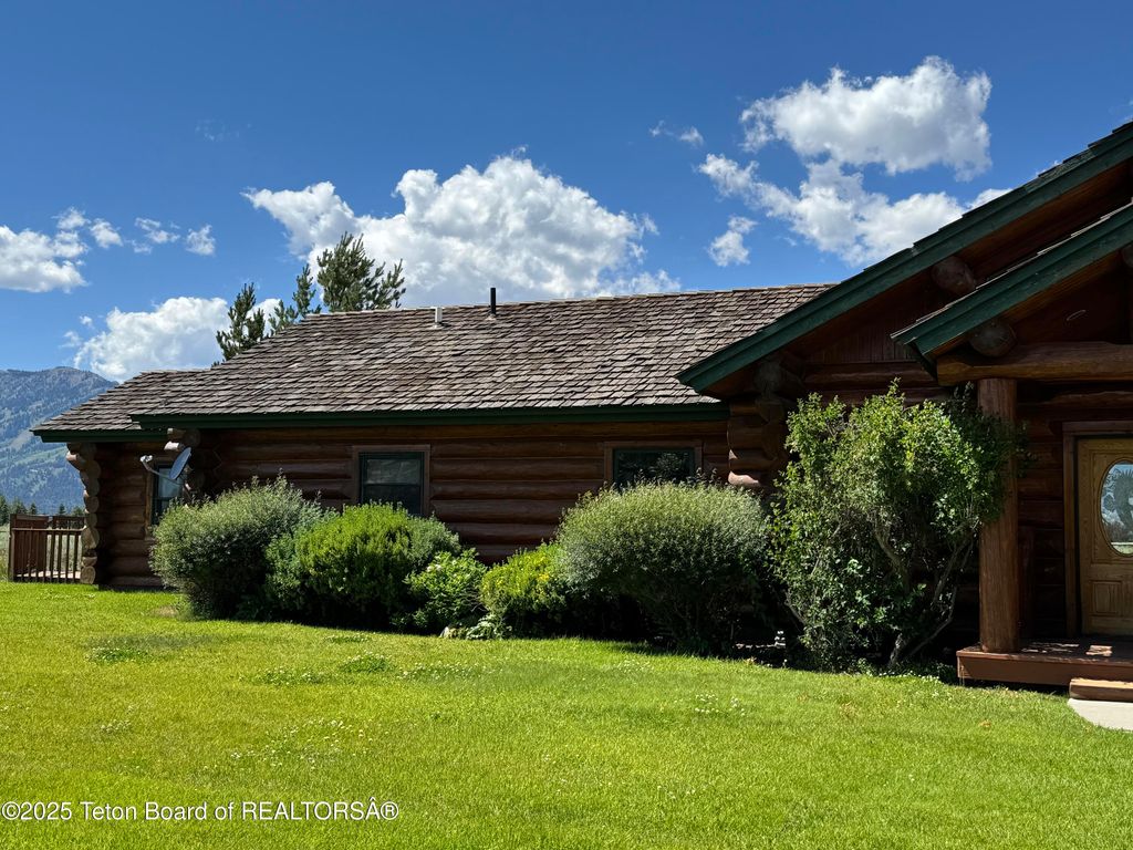 400 W MOULTON LOOP, Jackson, WY 83001 photo 3