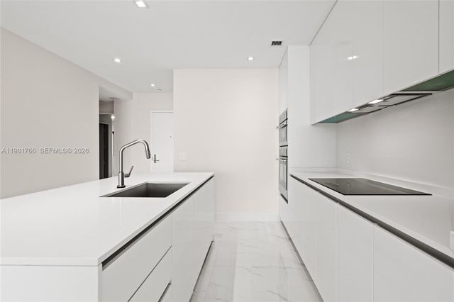 700 NE 24th ST 2402, Miami, FL 33137