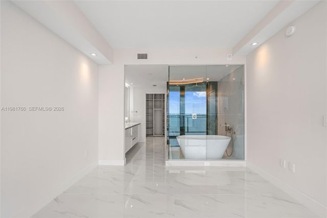 700 NE 24th ST 2402, Miami, FL 33137