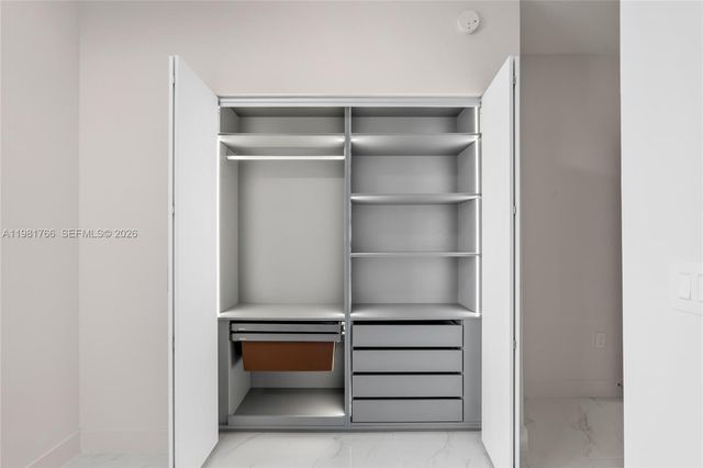 700 NE 24th ST 2402, Miami, FL 33137