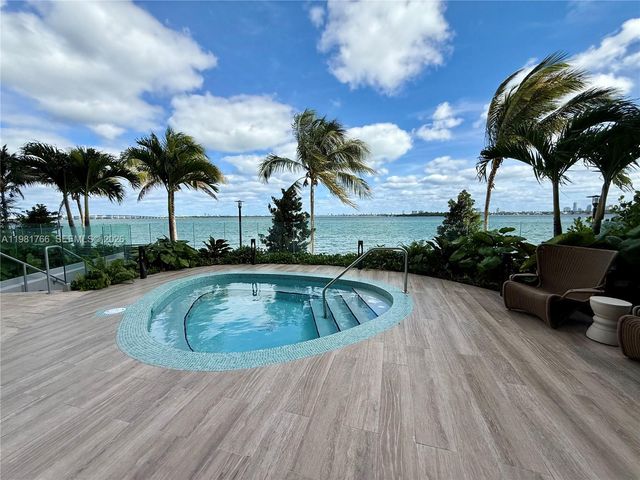 700 NE 24th ST 2402, Miami, FL 33137