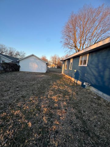 805 N Kansas Expressway Expressway, Springfield, MO 65802