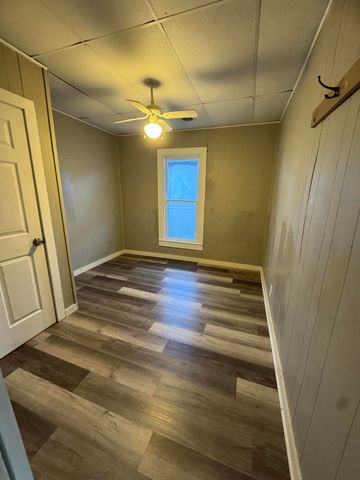 805 N Kansas Expressway Expressway, Springfield, MO 65802