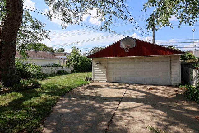 21101 Yale Street, St Clair Shores, MI 48081
