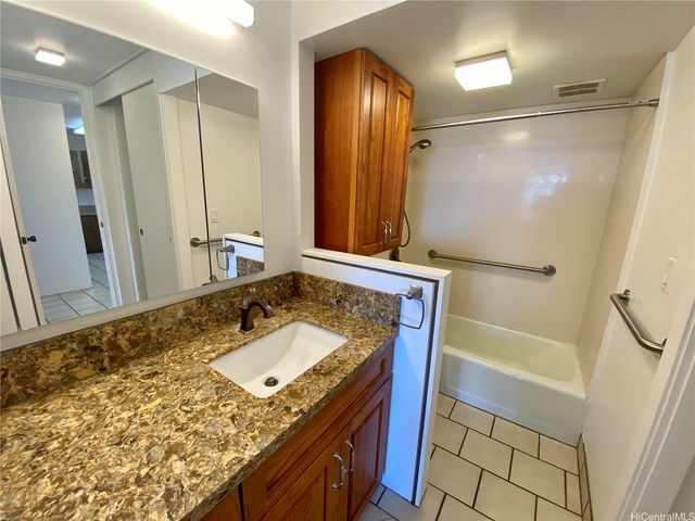 1717 Mott Smith Drive 3, Honolulu, HI 96822