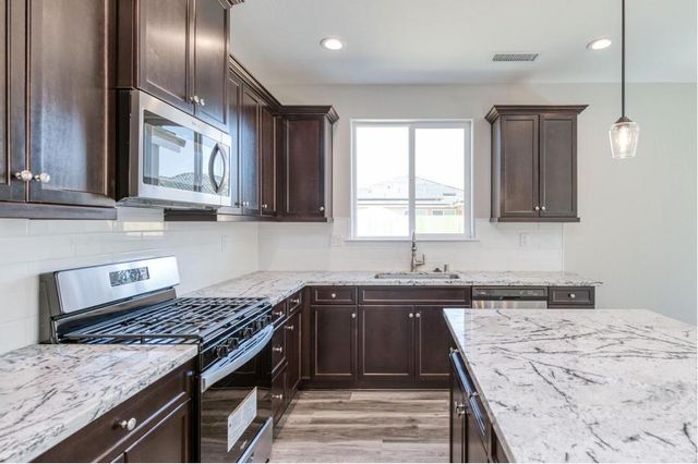16172 West David Avenue, Kerman, CA 93630