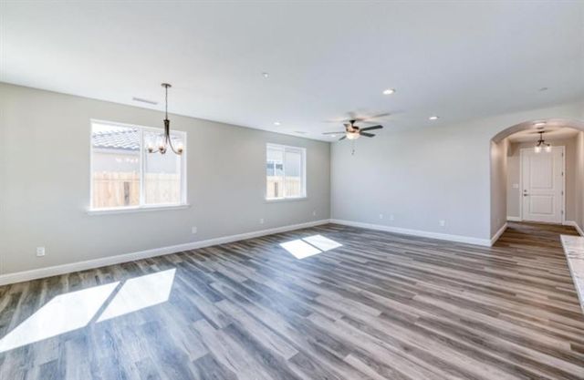 16172 West David Avenue, Kerman, CA 93630