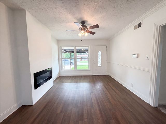 137 S Valera Court, Fort Worth, TX 76134