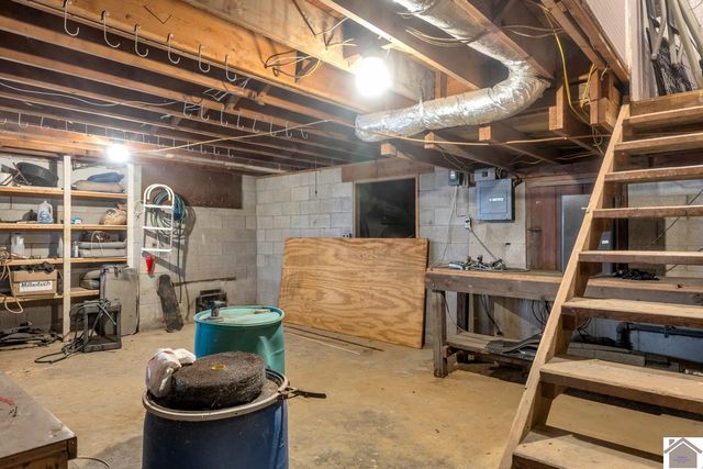 38 Elmhurst Lane, Murray, KY 42071