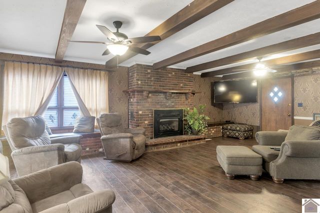 38 Elmhurst Lane, Murray, KY 42071