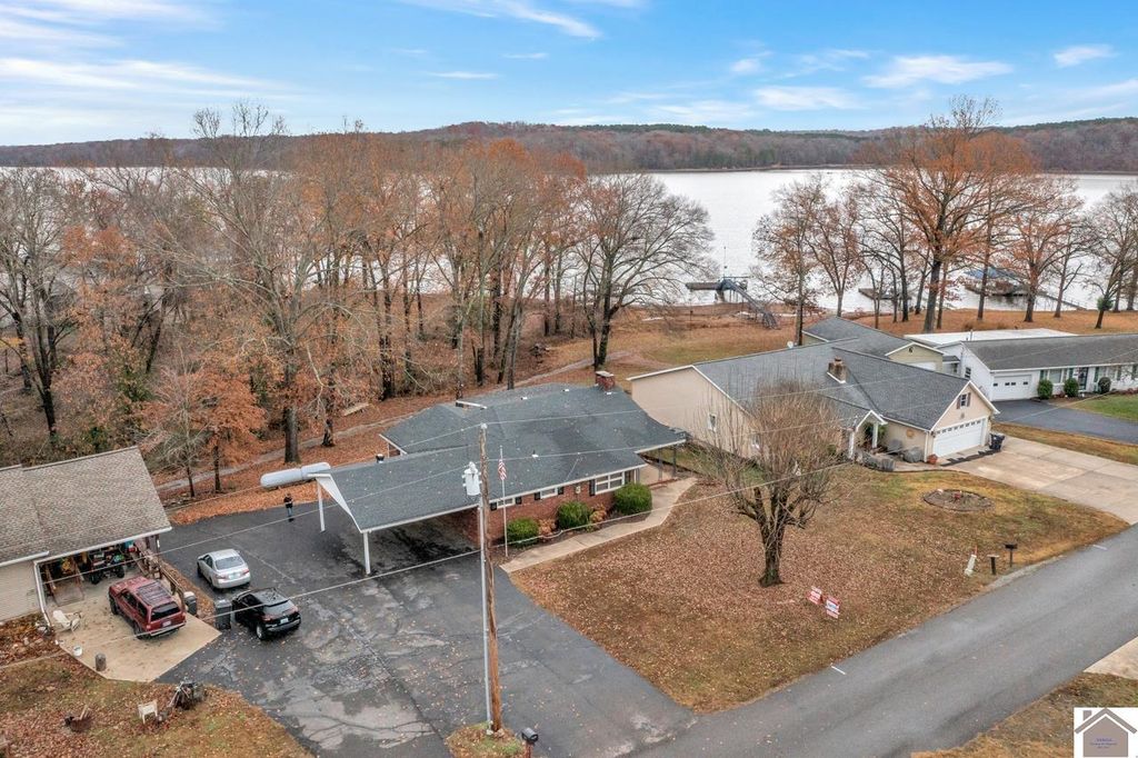 38 Elmhurst Lane, Murray, KY 42071