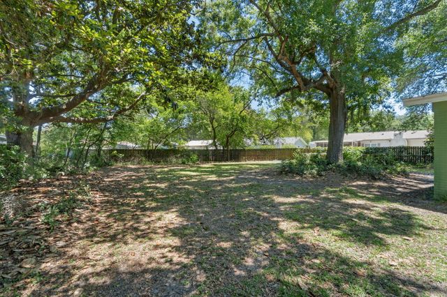 28 Magnolia Drive, Mary Esther, FL 32569