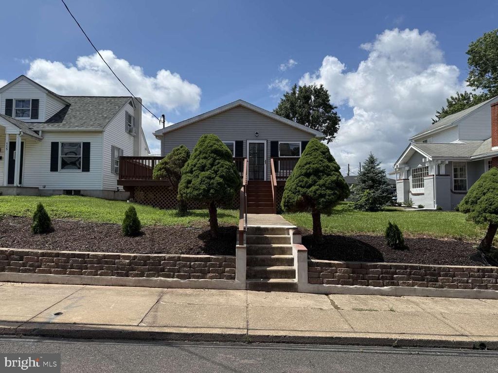 117 E SIXTH ST, Red Hill, PA 18076