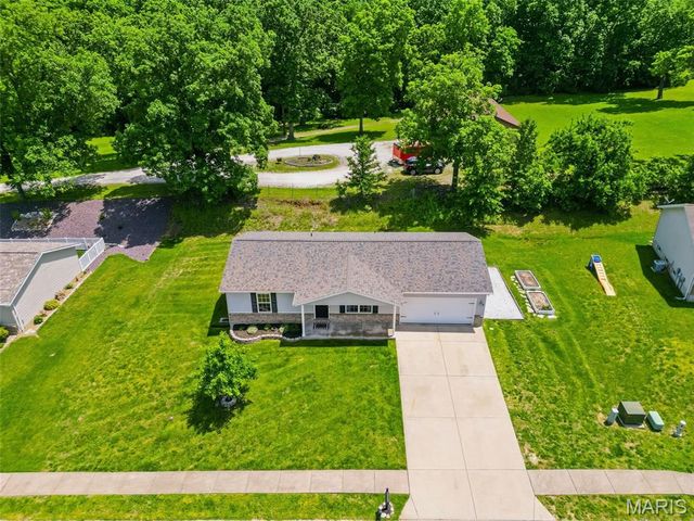 34 Parkway Drive, Troy, MO 63379