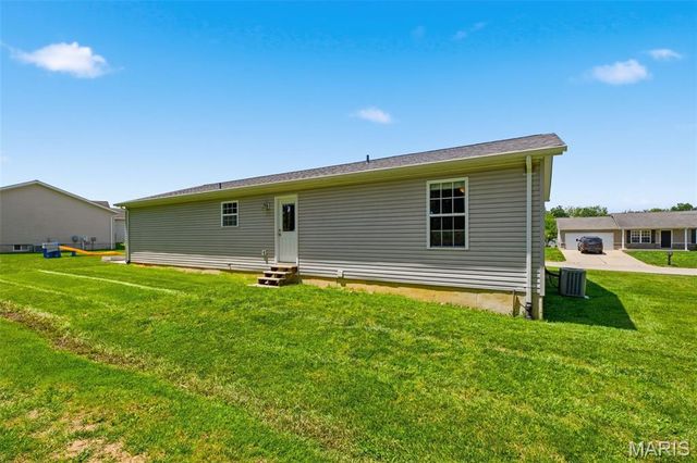 34 Parkway Drive, Troy, MO 63379