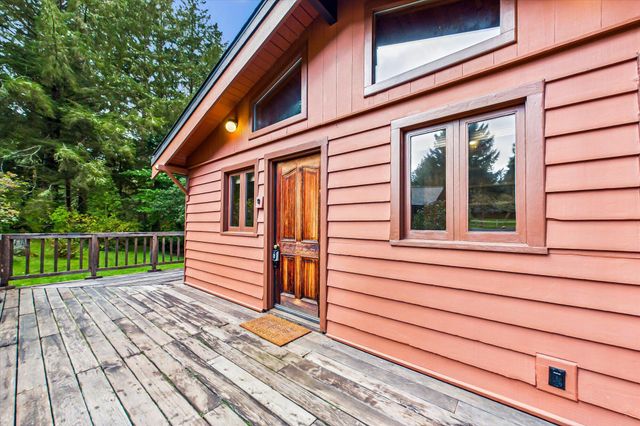 2320 Golf Course Road, Bayside South, CA 95524