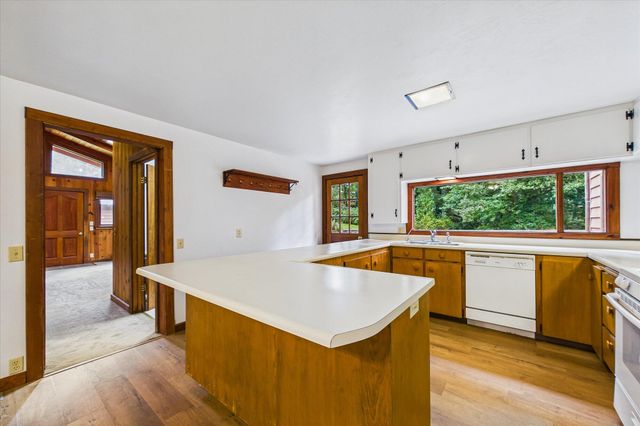 2320 Golf Course Road, Bayside South, CA 95524