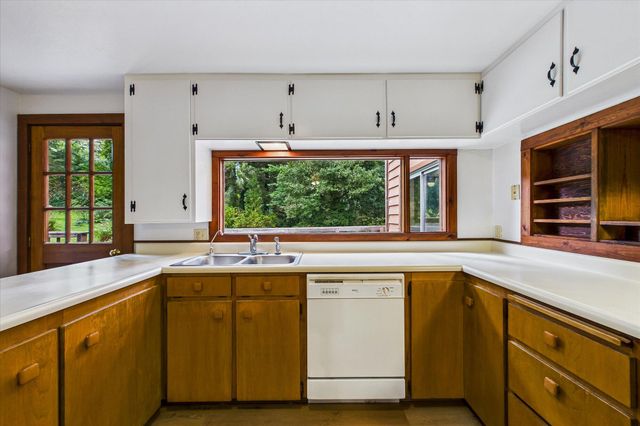 2320 Golf Course Road, Bayside South, CA 95524