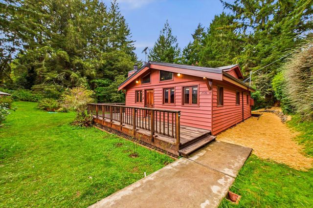 2320 Golf Course Road, Bayside South, CA 95524