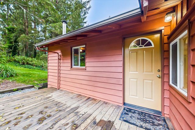 2320 Golf Course Road, Bayside South, CA 95524