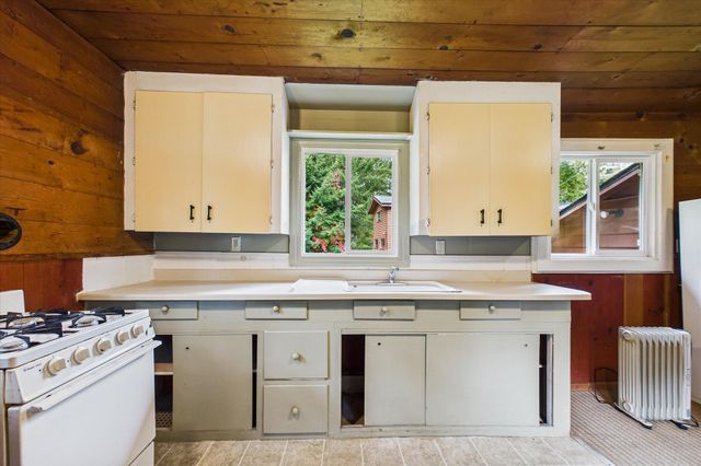 2320 Golf Course Road, Bayside South, CA 95524