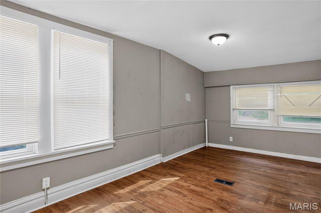 16 Miller Place, St Louis, MO 63135