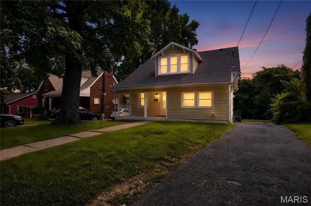 16 Miller Place, St Louis, MO 63135