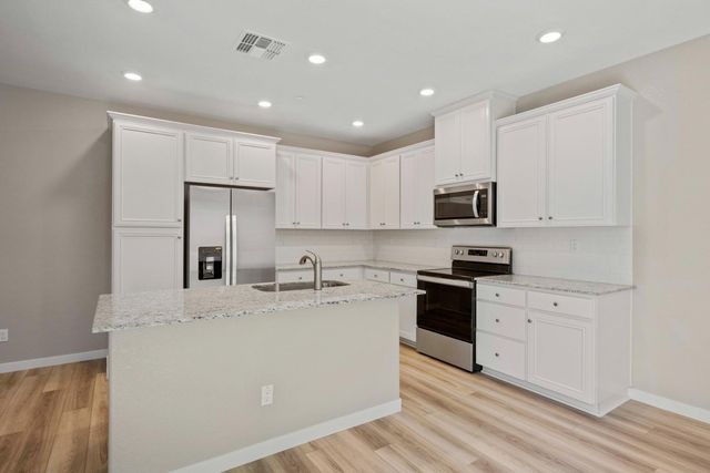 2548 Bog St, Lincoln, CA 95648