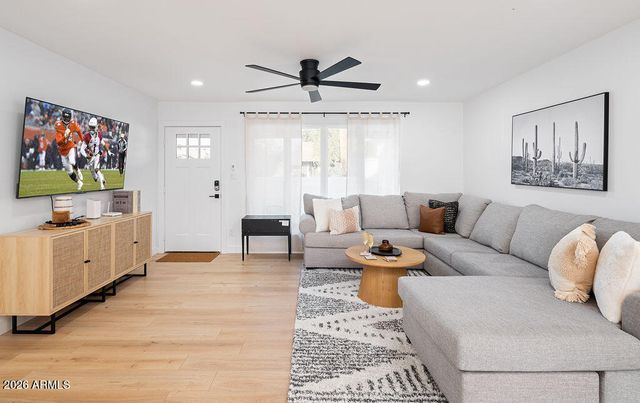 6002 E HARTFORD Avenue, Scottsdale, AZ 85254