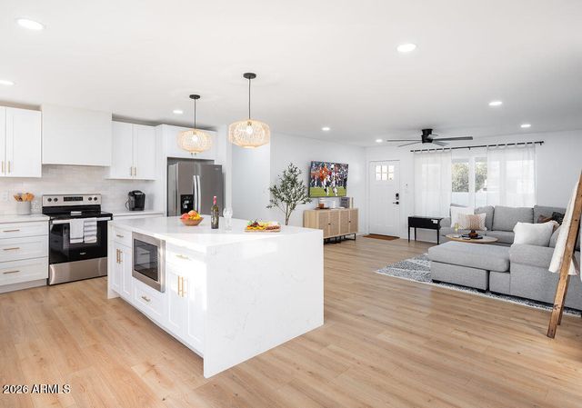 6002 E HARTFORD Avenue, Scottsdale, AZ 85254