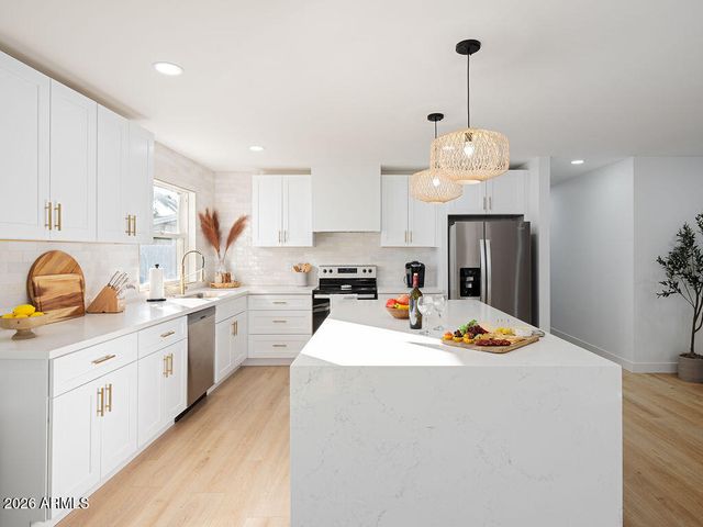 6002 E HARTFORD Avenue, Scottsdale, AZ 85254