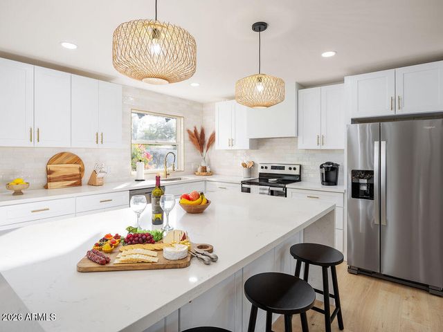 6002 E HARTFORD Avenue, Scottsdale, AZ 85254