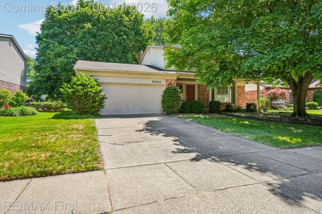 5950 Diamond Drive, Troy, MI 48085