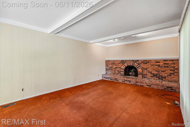 5950 Diamond Drive, Troy, MI 48085