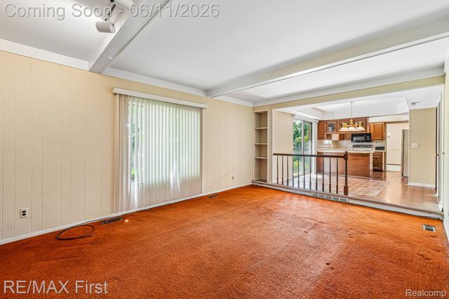 5950 Diamond Drive, Troy, MI 48085