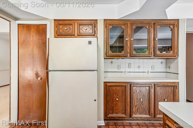 5950 Diamond Drive, Troy, MI 48085